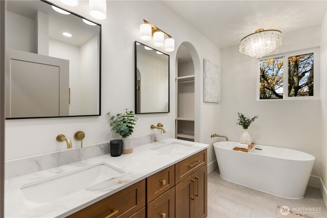 829 27th Avenue, Seattle, WA 98122