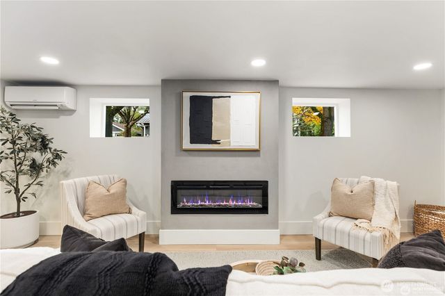 829 27th Avenue, Seattle, WA 98122