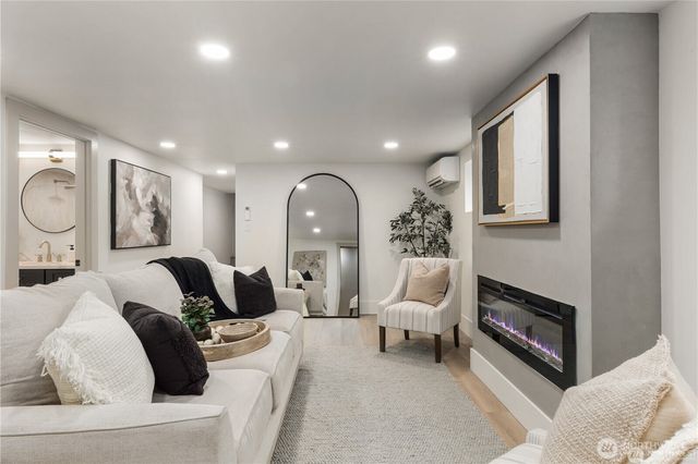 829 27th Avenue, Seattle, WA 98122