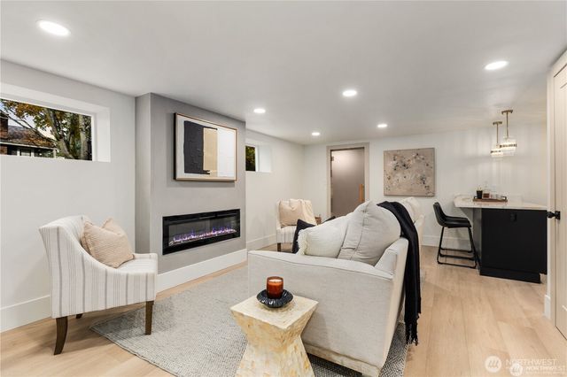 829 27th Avenue, Seattle, WA 98122