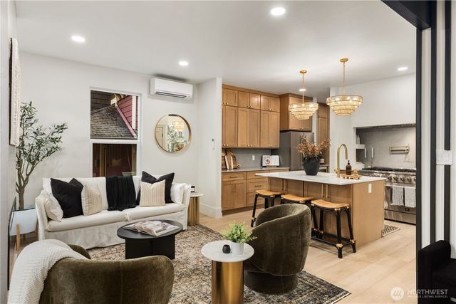 829 27th Avenue, Seattle, WA 98122