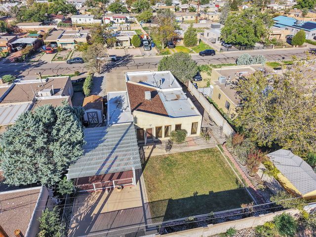 2430 Palomas Drive NE, Albuquerque, NM 87110