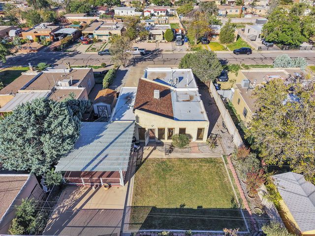 2430 Palomas Drive NE, Albuquerque, NM 87110