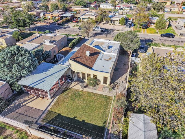 2430 Palomas Drive NE, Albuquerque, NM 87110