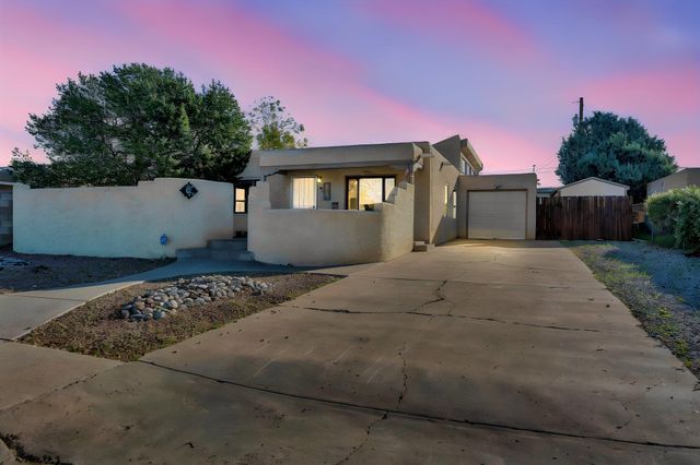 2430 Palomas Drive NE, Albuquerque, NM 87110