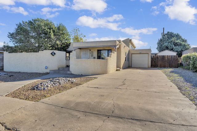 2430 Palomas Drive NE, Albuquerque, NM 87110