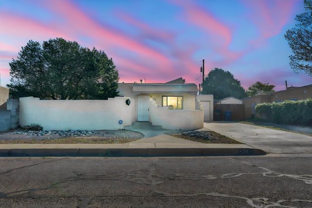 2430 Palomas Drive NE, Albuquerque, NM 87110