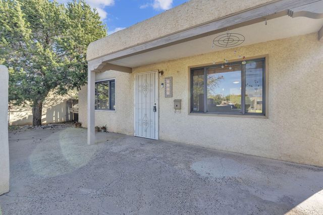 2430 Palomas Drive NE, Albuquerque, NM 87110