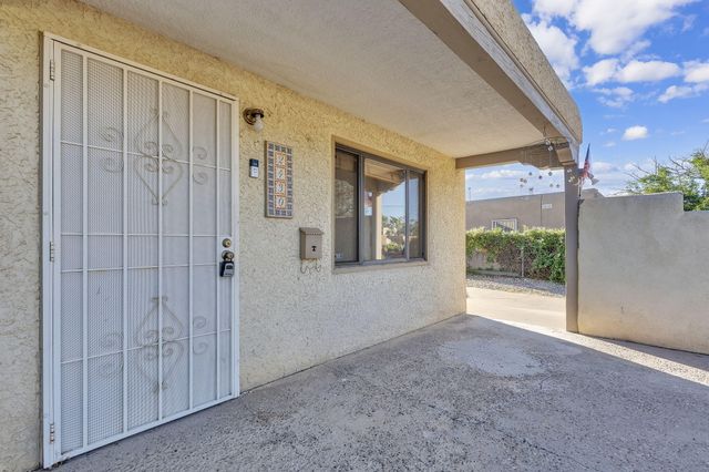 2430 Palomas Drive NE, Albuquerque, NM 87110