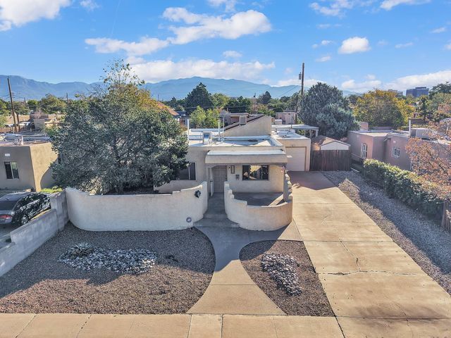 2430 Palomas Drive NE, Albuquerque, NM 87110