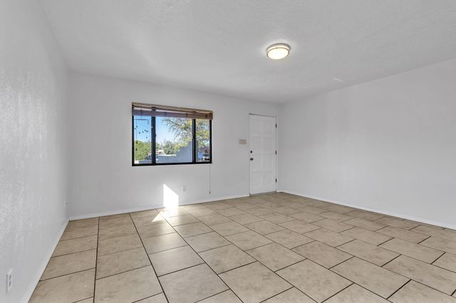 2430 Palomas Drive NE, Albuquerque, NM 87110