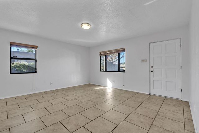 2430 Palomas Drive NE, Albuquerque, NM 87110