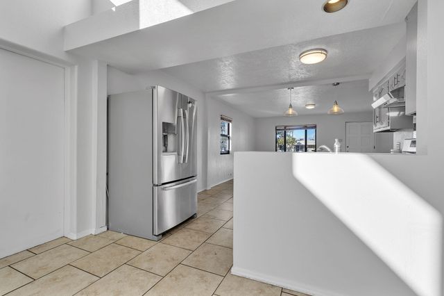 2430 Palomas Drive NE, Albuquerque, NM 87110