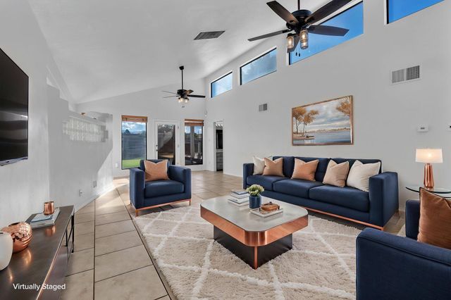 2430 Palomas Drive NE, Albuquerque, NM 87110