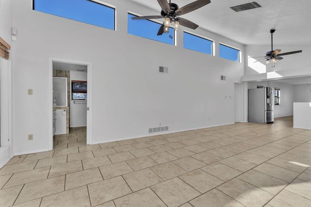 2430 Palomas Drive NE, Albuquerque, NM 87110