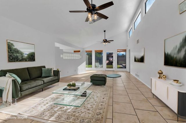 2430 Palomas Drive NE, Albuquerque, NM 87110