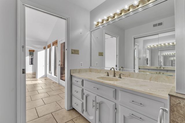 2430 Palomas Drive NE, Albuquerque, NM 87110