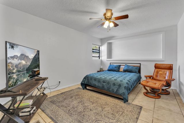2430 Palomas Drive NE, Albuquerque, NM 87110