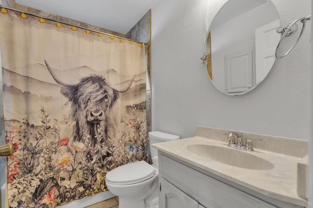 2430 Palomas Drive NE, Albuquerque, NM 87110