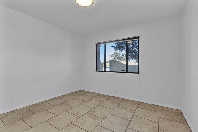 2430 Palomas Drive NE, Albuquerque, NM 87110