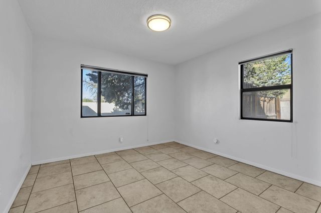 2430 Palomas Drive NE, Albuquerque, NM 87110