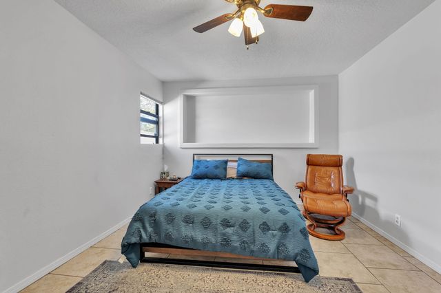 2430 Palomas Drive NE, Albuquerque, NM 87110