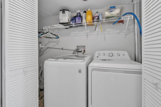 2430 Palomas Drive NE, Albuquerque, NM 87110
