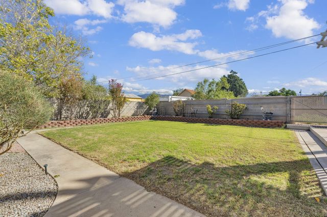 2430 Palomas Drive NE, Albuquerque, NM 87110