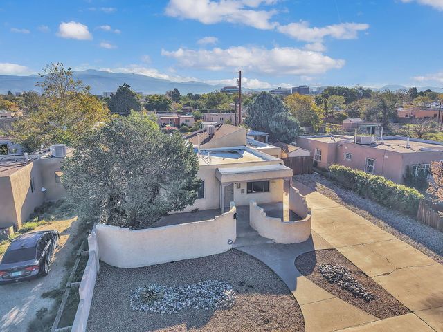 2430 Palomas Drive NE, Albuquerque, NM 87110