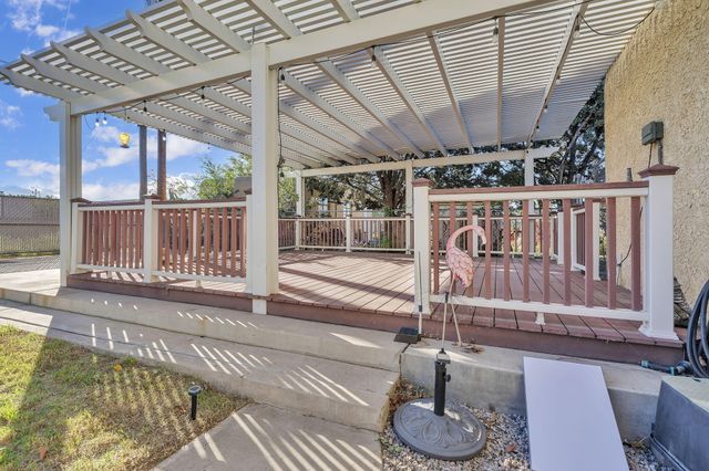 2430 Palomas Drive NE, Albuquerque, NM 87110