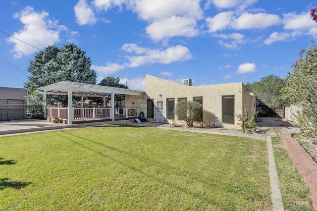2430 Palomas Drive NE, Albuquerque, NM 87110