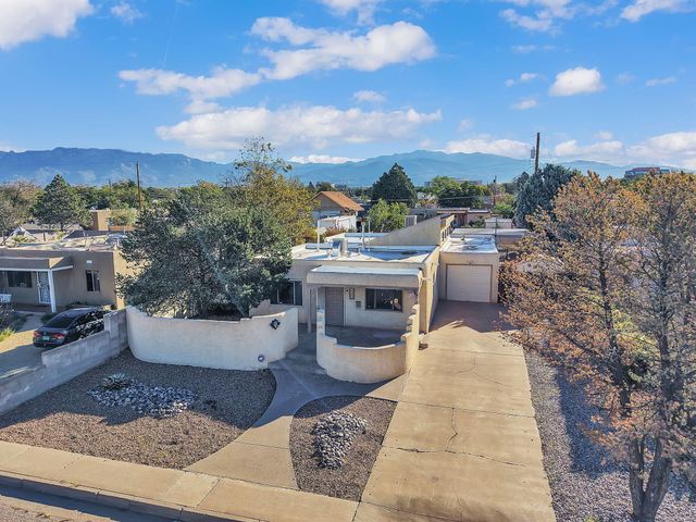 2430 Palomas Drive NE, Albuquerque, NM 87110