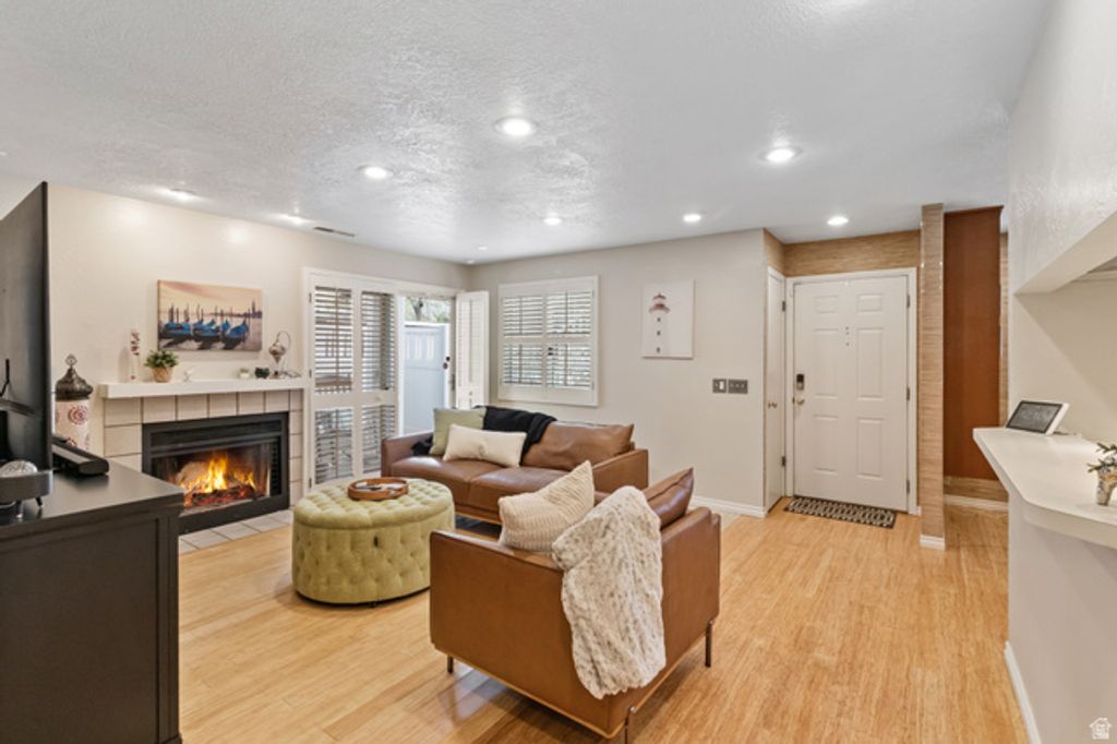 Image 3 of property listing at 1498 E FOXBORO DR #1, Salt Lake City, UT 84106