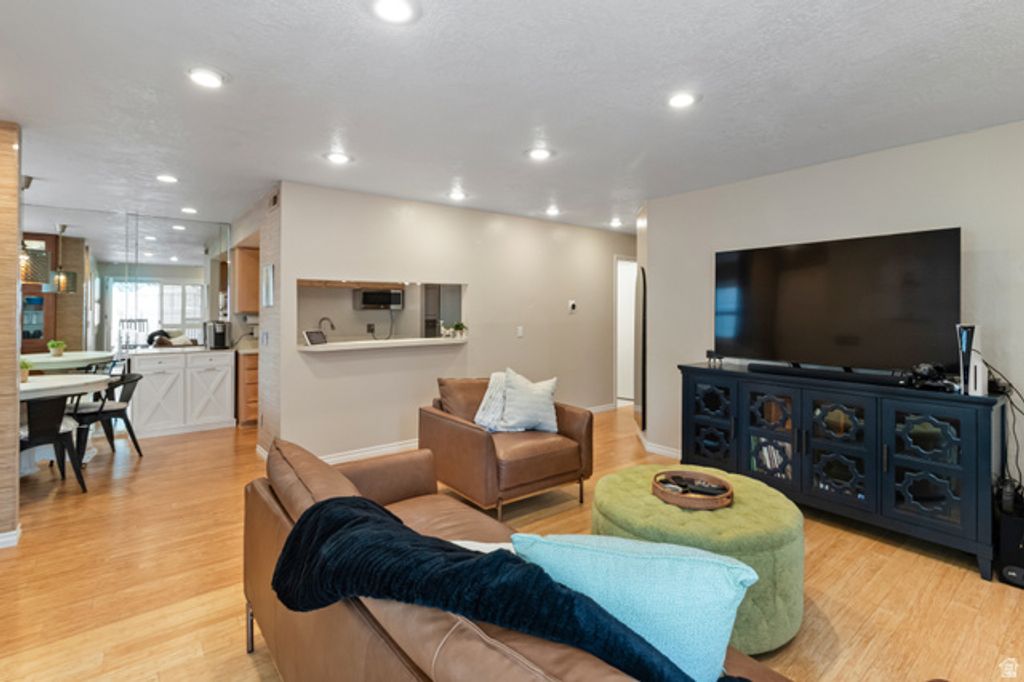 Image 4 of property listing at 1498 E FOXBORO DR #1, Salt Lake City, UT 84106