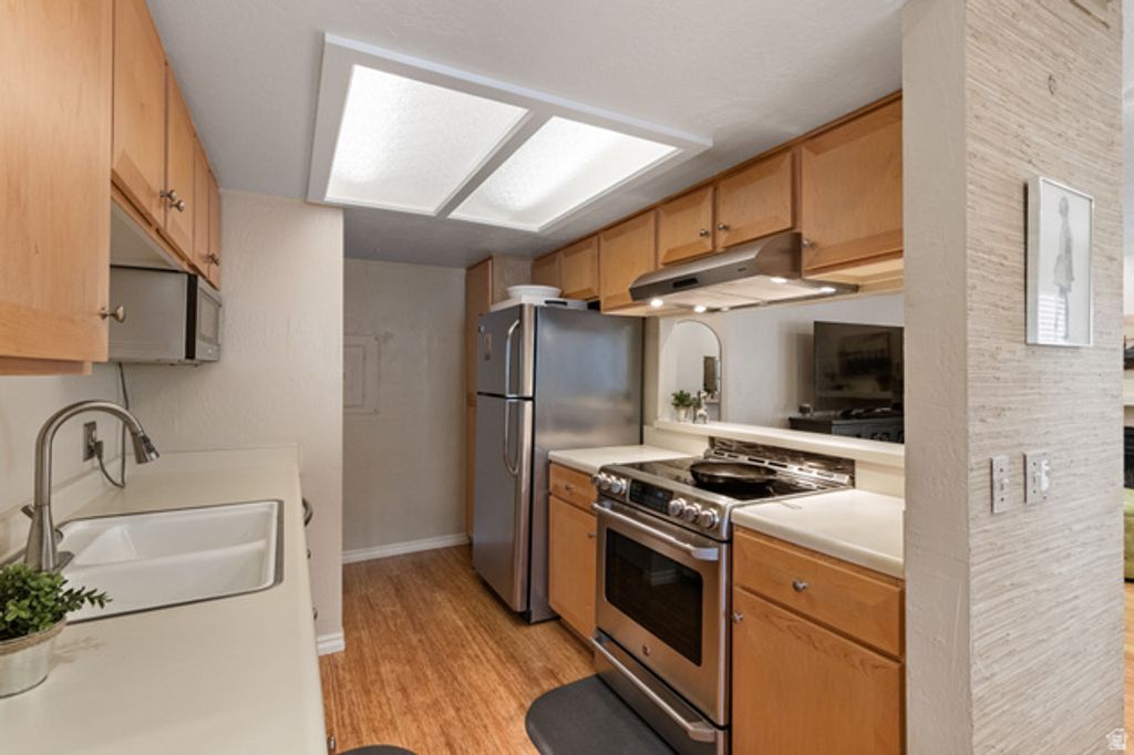 Image 6 of property listing at 1498 E FOXBORO DR #1, Salt Lake City, UT 84106