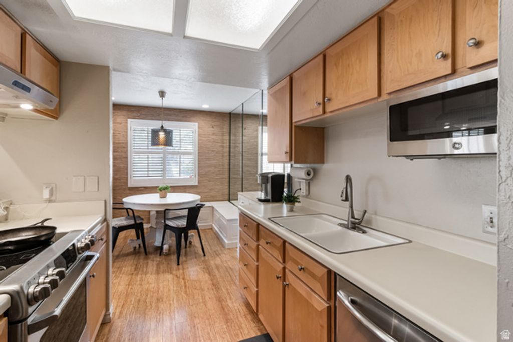 Image 7 of property listing at 1498 E FOXBORO DR #1, Salt Lake City, UT 84106