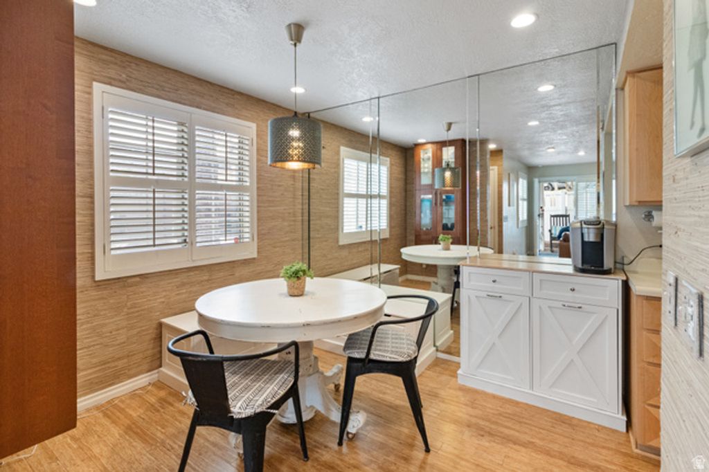 Image 8 of property listing at 1498 E FOXBORO DR #1, Salt Lake City, UT 84106