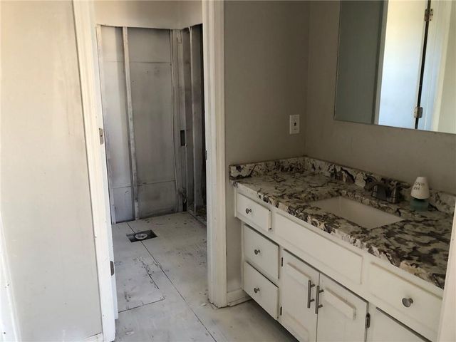 6012 Woodside Avenue, Kansas City, MO 64133