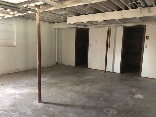 6012 Woodside Avenue, Kansas City, MO 64133