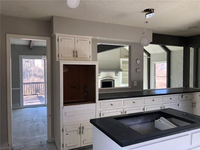 6012 Woodside Avenue, Kansas City, MO 64133