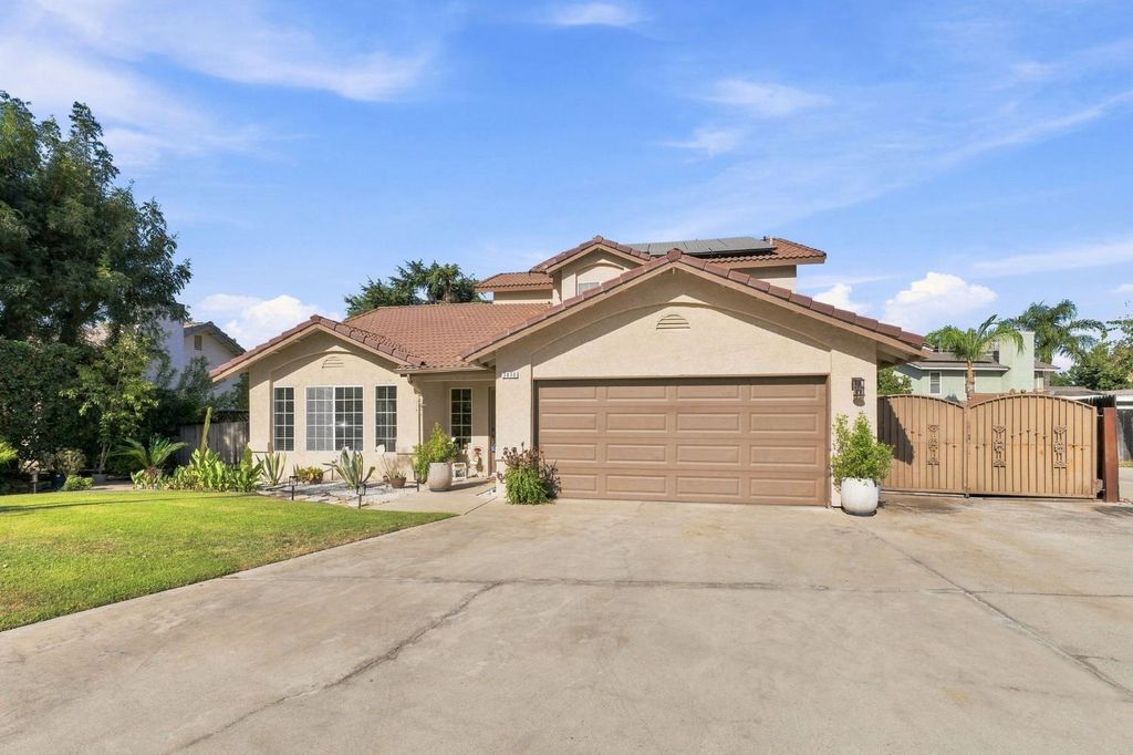 Image 1 of property listing at 2670 Bliss Avenue, Clovis, CA 93611
