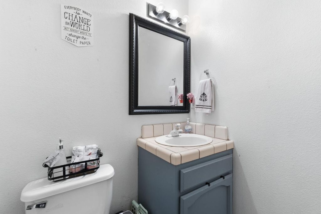 Image 16 of property listing at 2670 Bliss Avenue, Clovis, CA 93611