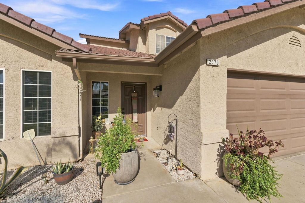 Image 2 of property listing at 2670 Bliss Avenue, Clovis, CA 93611