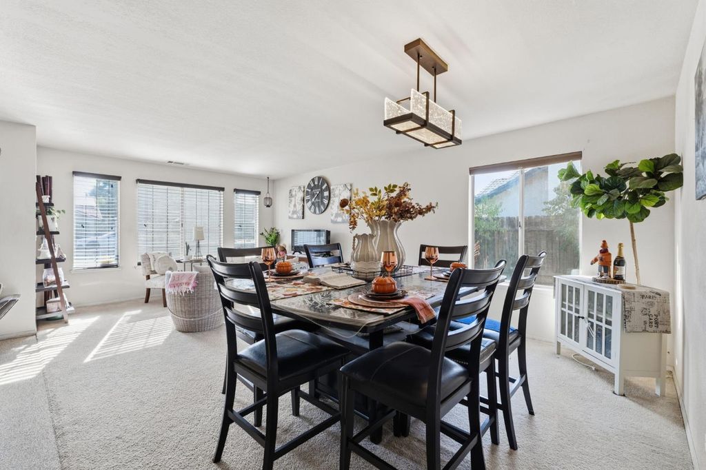 Image 7 of property listing at 2670 Bliss Avenue, Clovis, CA 93611