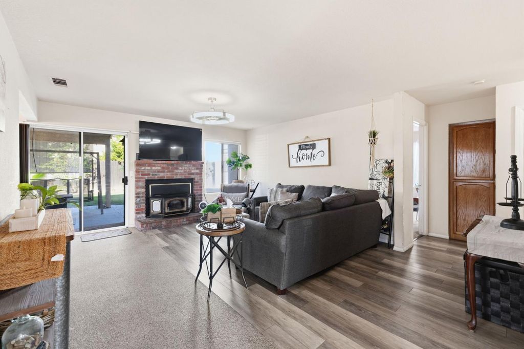 Image 9 of property listing at 2670 Bliss Avenue, Clovis, CA 93611