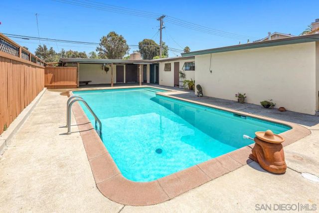 6130 Howell Dr, La Mesa, CA 91942