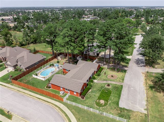 1406 W Birch Drive, Rogers, AR 72758