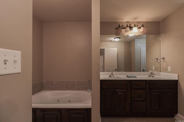 285 Prospect Farms Lane, Jonesboro, AR 72405