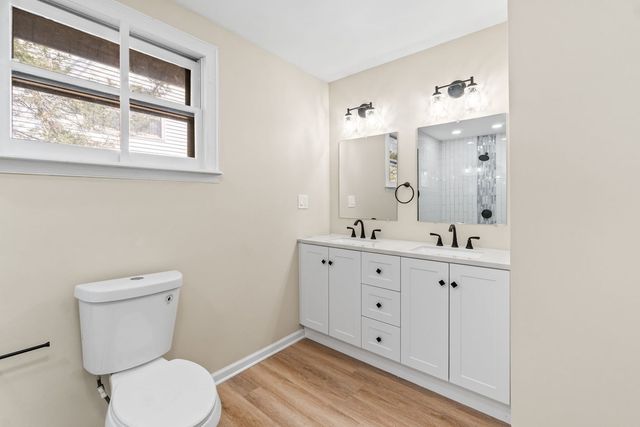 7730 Virginia Court, Willowbrook, IL 60527