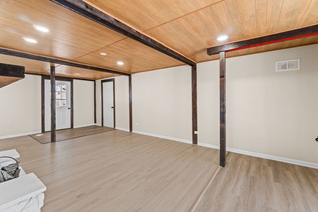 7730 Virginia Court, Willowbrook, IL 60527